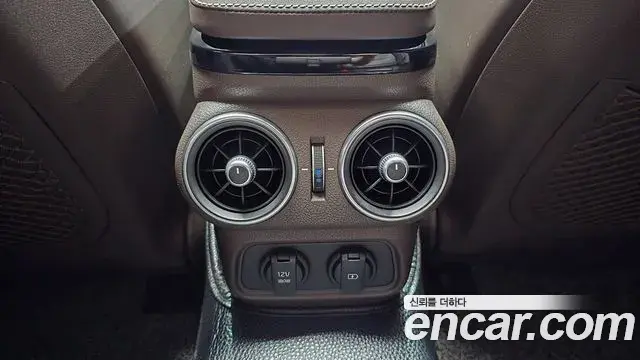 Kia Stinger 2018 — Şəkil 20/35