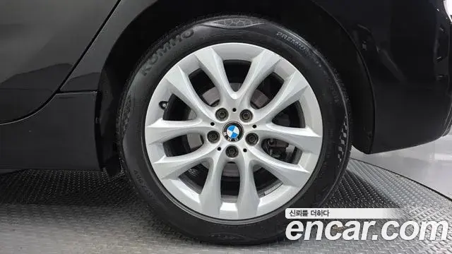 BMW 2 Series Active Tourer 2020 — ფოტო 13/20