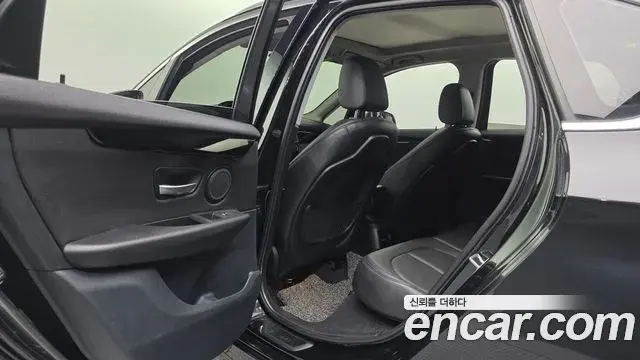 BMW 2 Series Active Tourer 2020 — ფოტო 6/20
