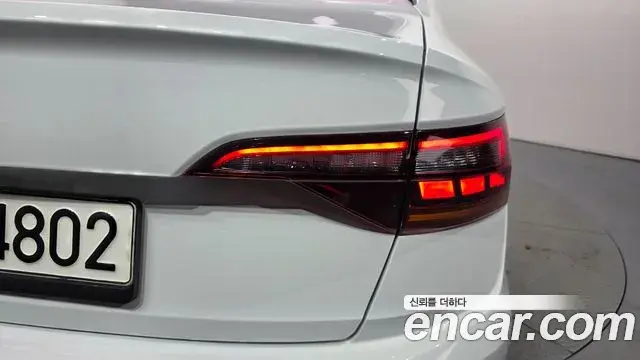 Volkswagen Jetta 2021 — ფოტო 14/31
