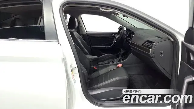 Volkswagen Jetta 2021 — ფოტო 10/31