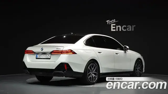 BMW 5 Series 2025 — Şəkil 24/33
