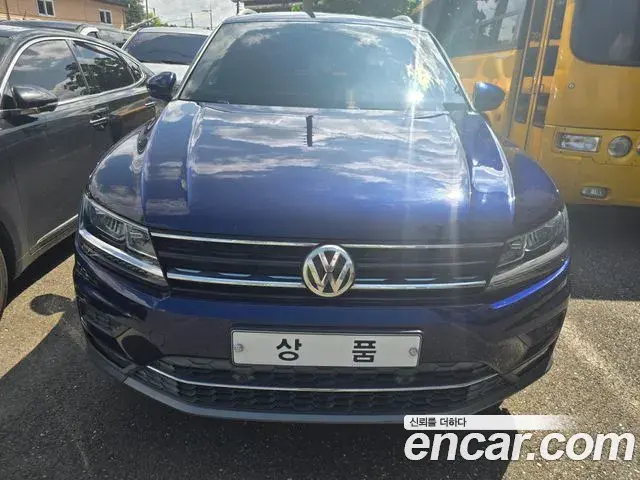 Volkswagen Tiguan 2018 — ფოტო 16/20