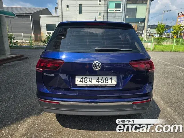 Volkswagen Tiguan 2018 — ფოტო 14/20