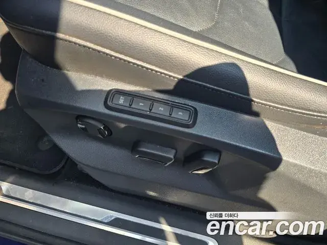 Volkswagen Tiguan 2018 — ფოტო 20/20