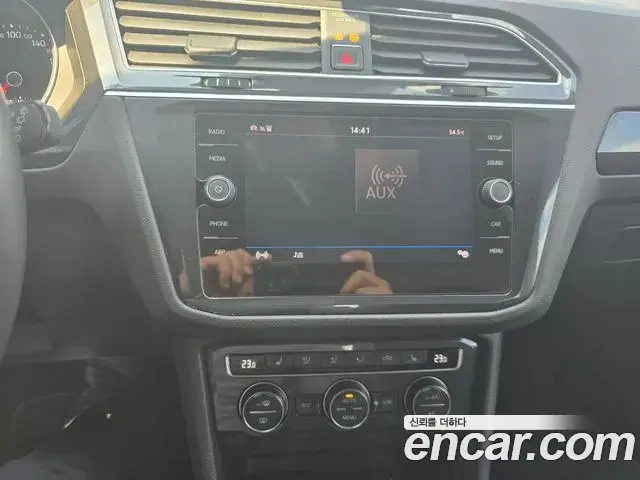 Volkswagen Tiguan 2018 — ფოტო 12/20