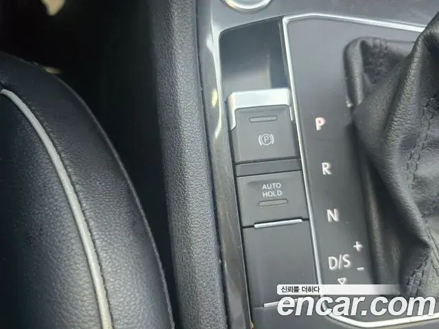 Volkswagen Tiguan 2018 — ფოტო 19/20