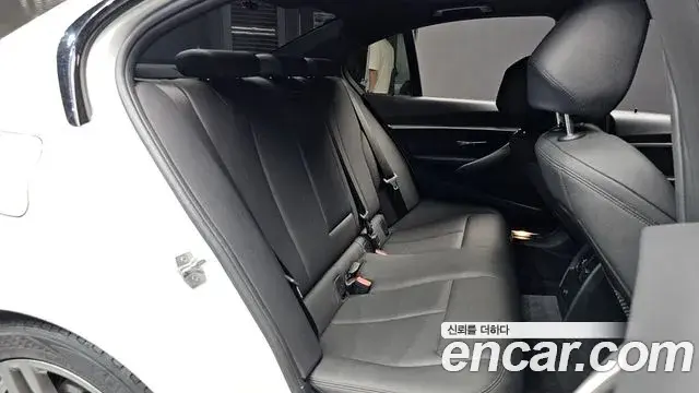 BMW 3 Series 2018 — Фото 12/20