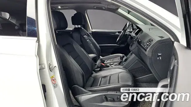 Volkswagen Tiguan 2018 — Şəkil 14/20