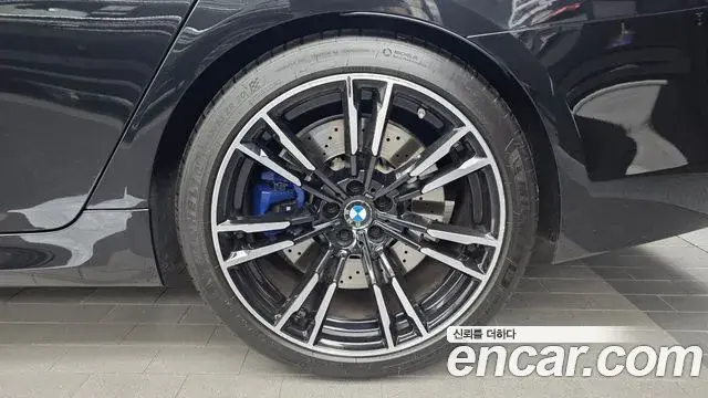 BMW M5 2019 — Şəkil 27/34