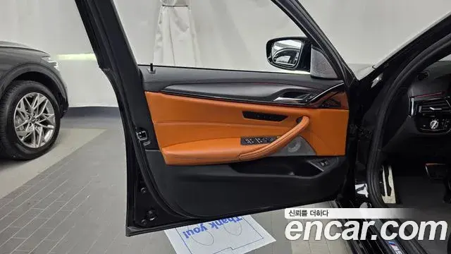 BMW M5 2019 — Şəkil 33/34