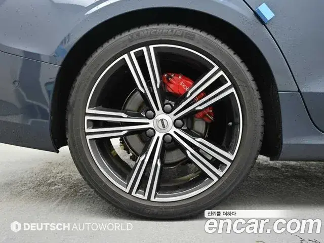 Volvo S60 2019 — Şəkil 14/19