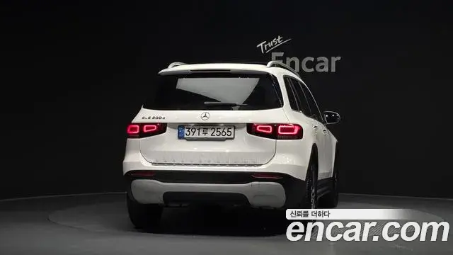 Mercedes-Benz GLB-Class 2021 — Фото 4/20