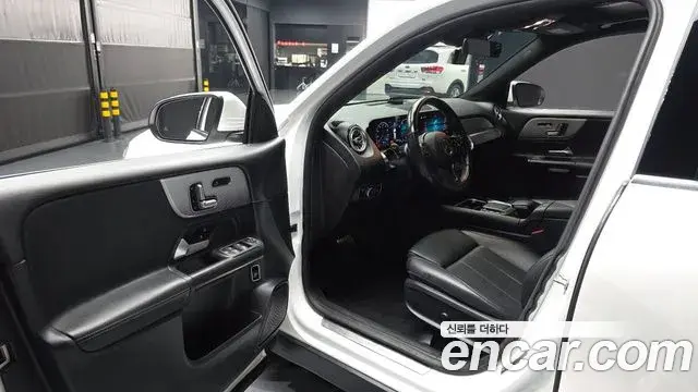 Mercedes-Benz GLB-Class 2021 — Фото 10/20