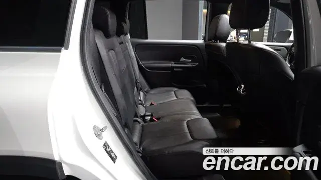 Mercedes-Benz GLB-Class 2021 — Фото 12/20