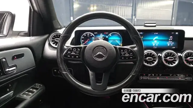 Mercedes-Benz GLB-Class 2021 — Фото 13/20