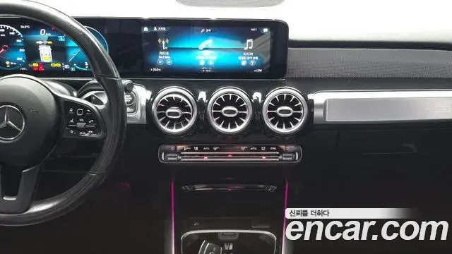 Mercedes-Benz GLB-Class 2021 — Фото 14/20