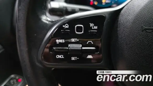 Mercedes-Benz GLB-Class 2021 — Фото 16/20