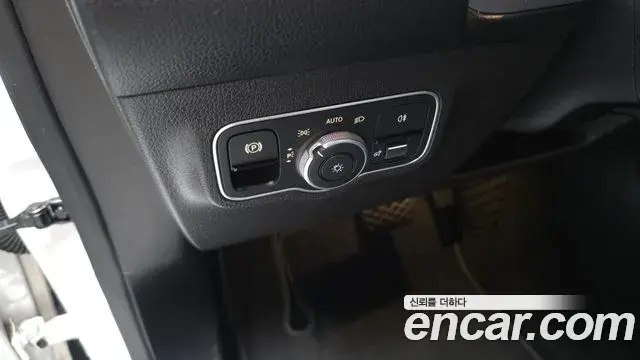 Mercedes-Benz GLB-Class 2021 — Фото 18/20