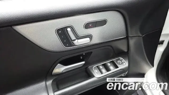 Mercedes-Benz GLB-Class 2021 — Фото 20/20