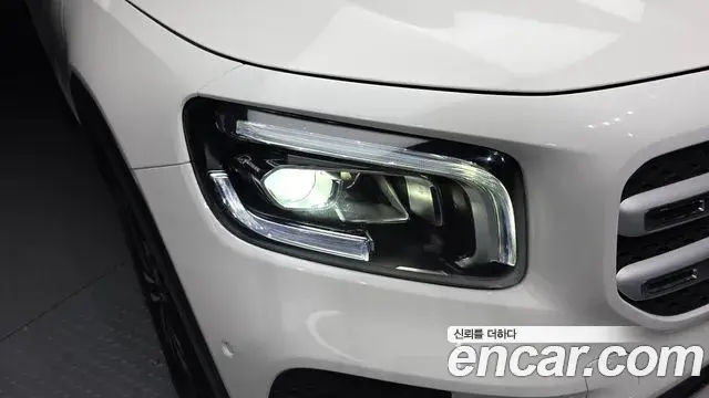 Mercedes-Benz GLB-Class 2021 — Photo 2/32