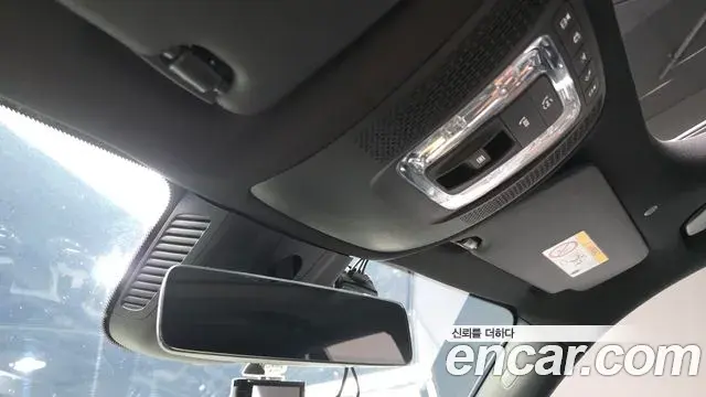 Mercedes-Benz GLB-Class 2021 — Photo 13/32