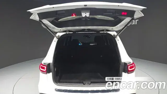 Mercedes-Benz GLB-Class 2021 — Photo 16/32