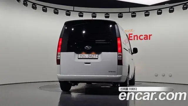 Hyundai Staria 2021 — Photo 2/30