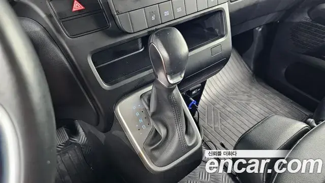 Hyundai Staria 2021 — Photo 6/30