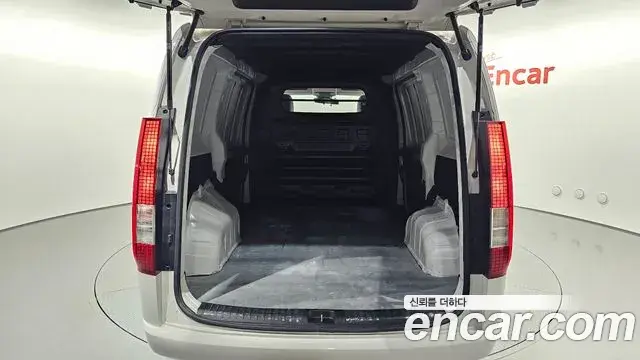 Hyundai Staria 2021 — Photo 17/30