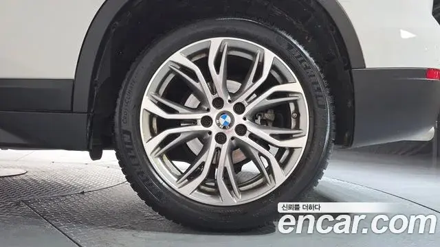 BMW X1 2019 — Şəkil 27/31