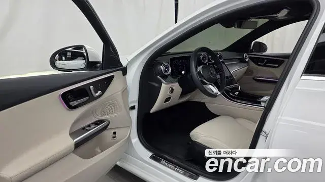Mercedes-Benz C-Class 2025 — Фото 10/20