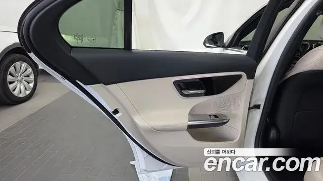 Mercedes-Benz C-Class 2025 — ფოტო 4/33
