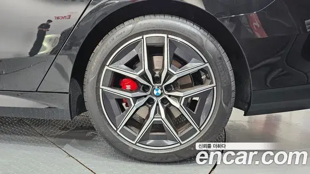 BMW 5 Series 2025 — Şəkil 35/36