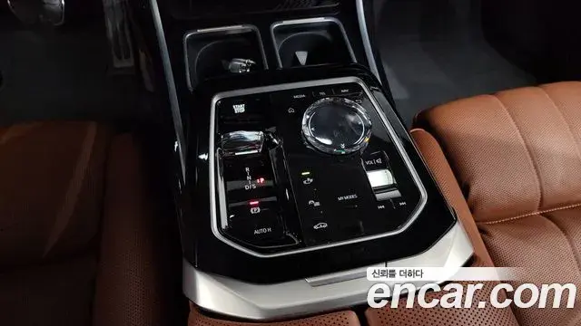 BMW 7 Series 2024 — Photo 6/20