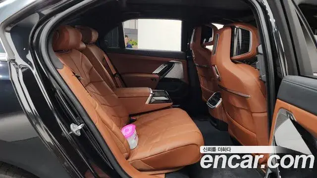 BMW 7 Series 2024 — Photo 10/20