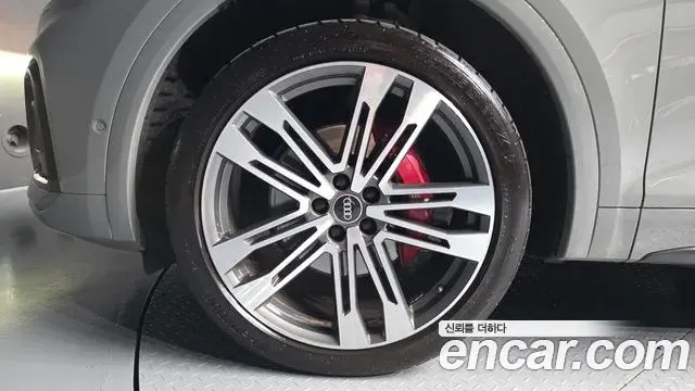 Audi SQ5 2021 — Şəkil 16/35