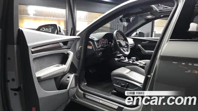 Audi SQ5 2021 — Şəkil 26/35