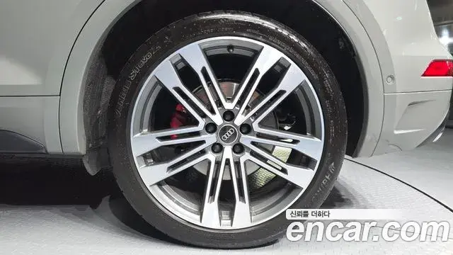 Audi SQ5 2021 — Şəkil 13/35