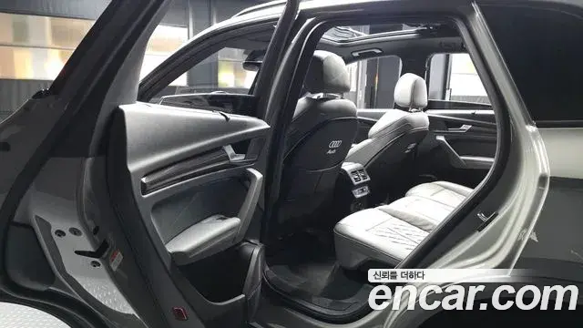 Audi SQ5 2021 — Şəkil 30/35