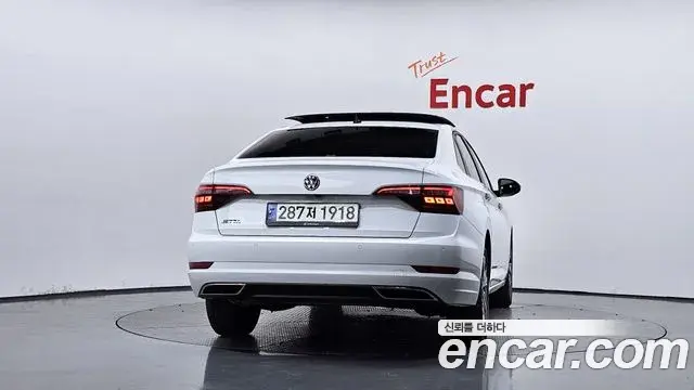 Volkswagen Jetta 2020 — ფოტო 15/36