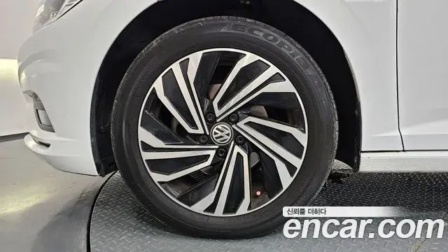 Volkswagen Jetta 2020 — ფოტო 7/36