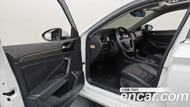 Volkswagen Jetta 2020 — ფოტო 32/36