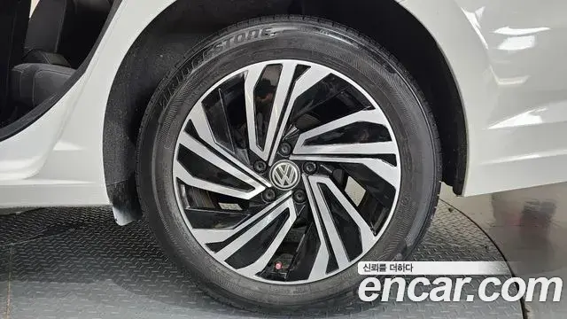 Volkswagen Jetta 2020 — ფოტო 12/36
