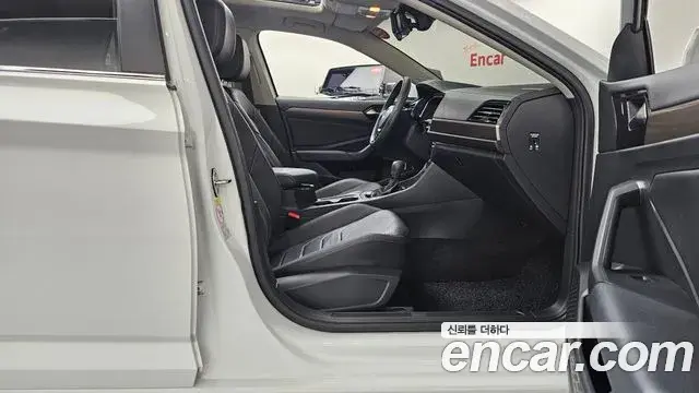 Volkswagen Jetta 2020 — ფოტო 28/36