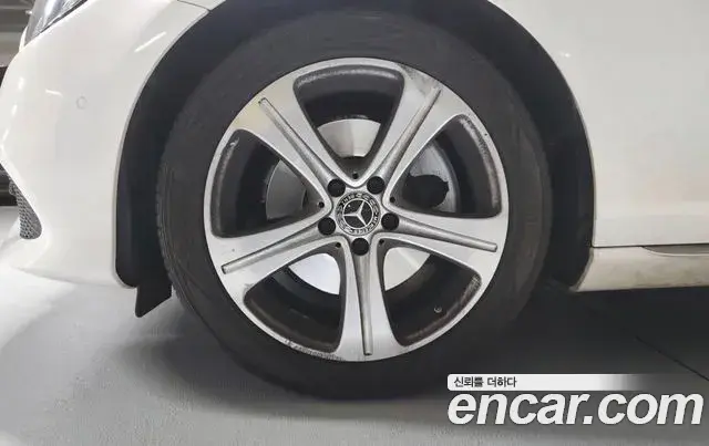 Mercedes-Benz E-Class 2018 — Şəkil 8/13