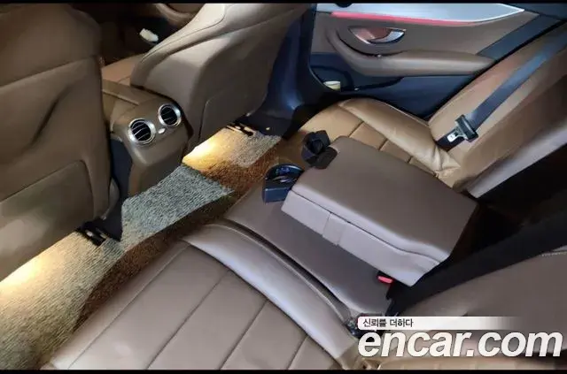 Mercedes-Benz E-Class 2018 — Şəkil 7/13