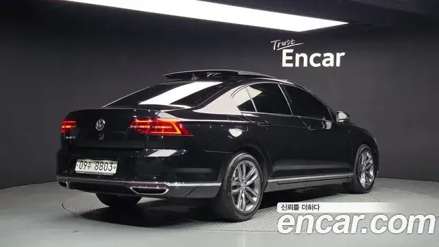 Volkswagen Passat GT 2018 — Şəkil 15/20