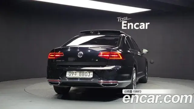 Volkswagen Passat GT 2018 — Şəkil 7/20