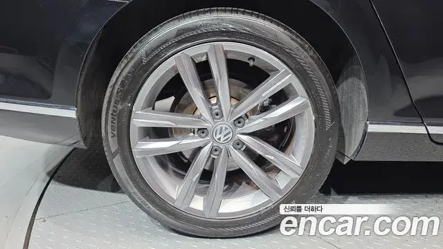 Volkswagen Passat GT 2018 — Şəkil 3/20